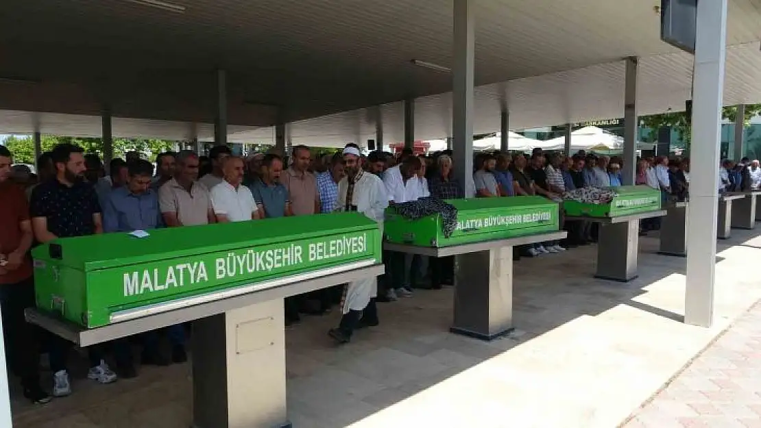 Malatya'da uykularında öldürülen anne, kızı ve torunu defin edildi