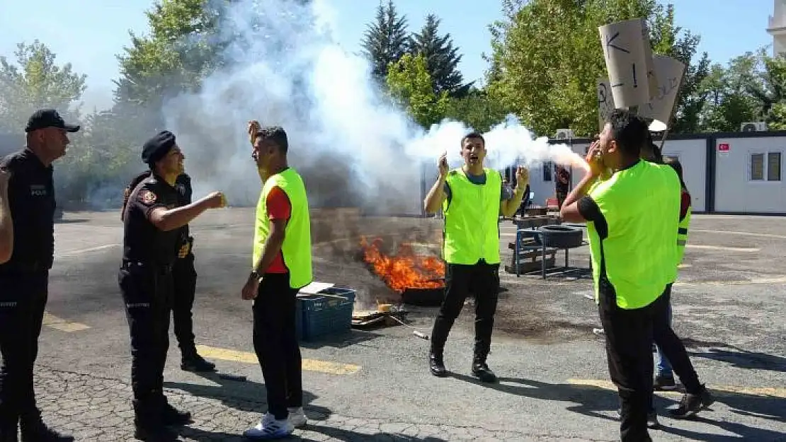 Malatya polisinden gerçeği aratmayan tatbikat