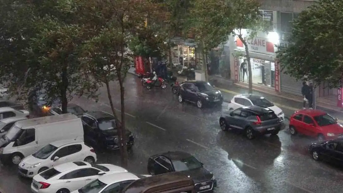 Meteoroloji uyardı, Diyarbakır'da sağanak yağış etkili oldu