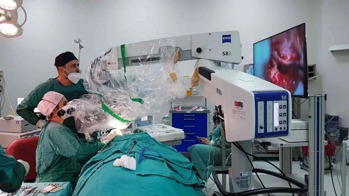 MTÜ'de koklear implantasyon operasyonu sevinci