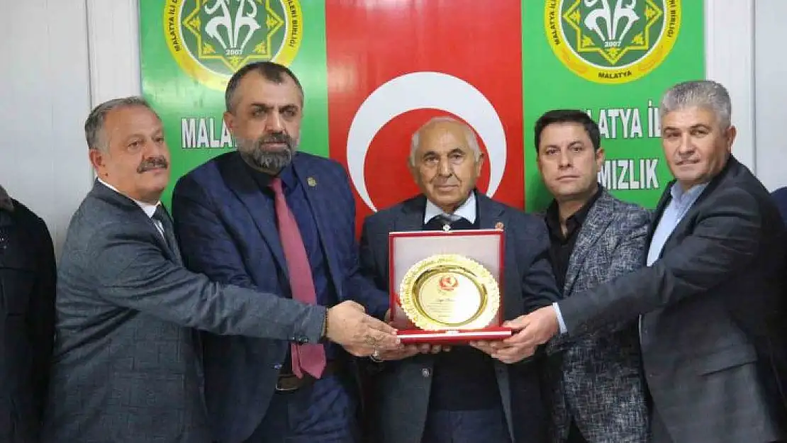 Muhtarlardan tarıma yapılan hizmete plaketle teşekkür