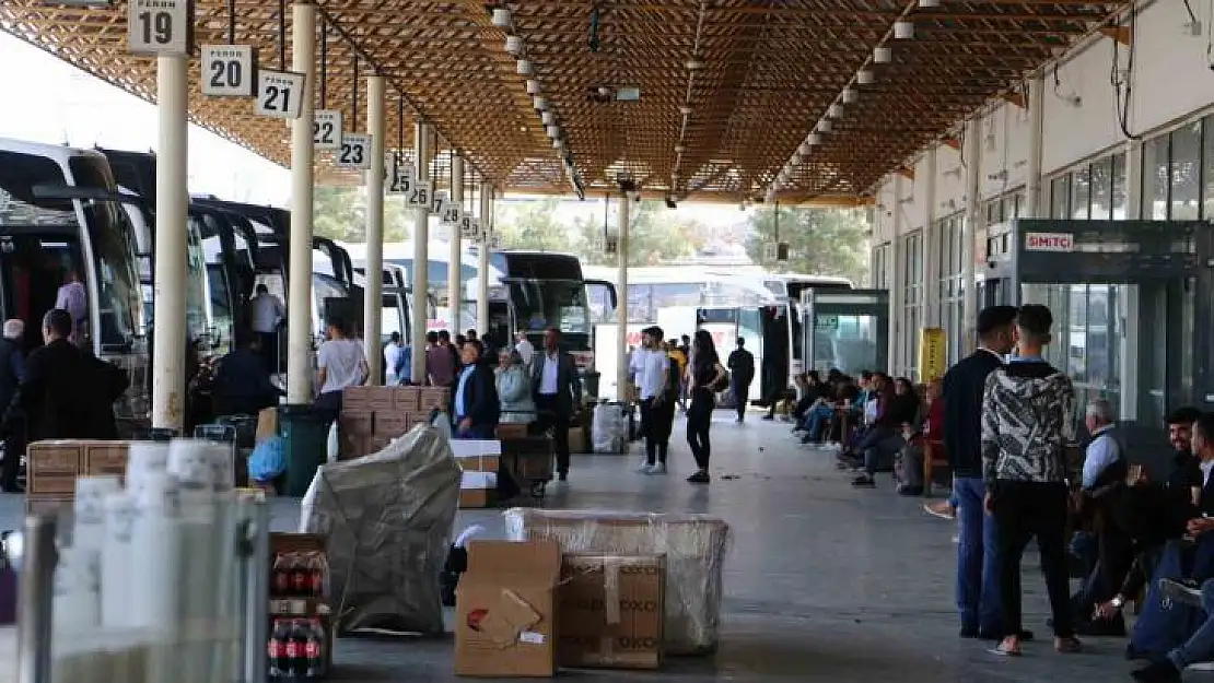 Otogarlarda seçim yoğunluğu, ek seferler açıldı