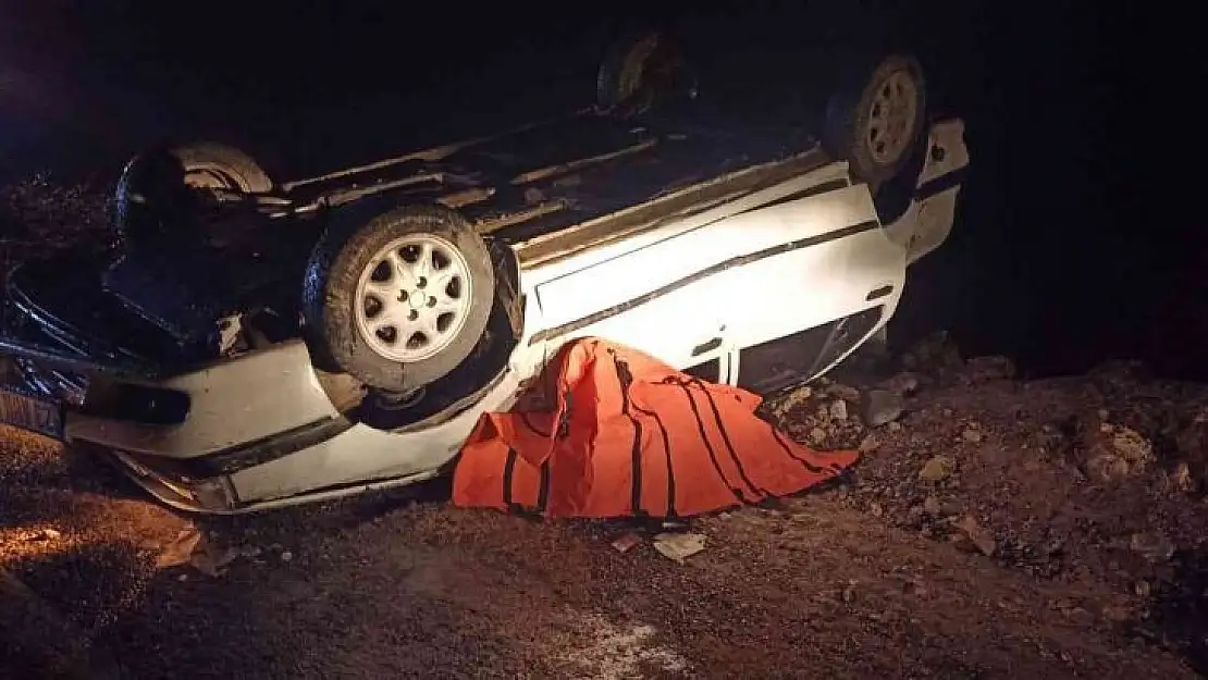 Otomobil şarampole yuvarlandı, güvenlik korucusu hayatını kaybetti