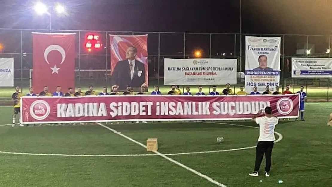 Polis futbol turnuvasında 'kadına şiddete' dikkat çekti