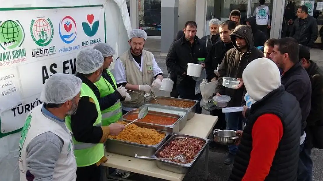 STK'lardan Malatya'da depremzedelere günlük iftar yemeği