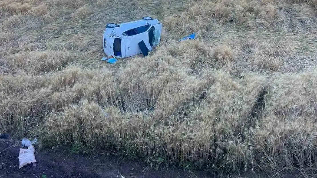 Sürücüsünün kontrolünden çıkan otomobil tarlaya uçtu: 2 yaralı