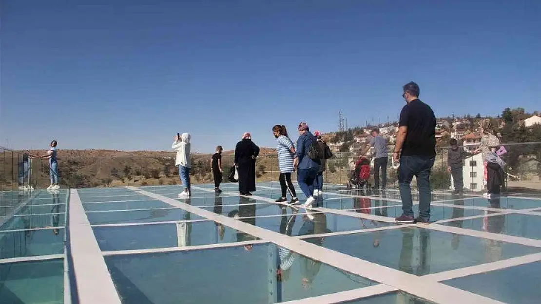 Tarihi Harput Kalesi turistlerin gözde mekanı haline geldi