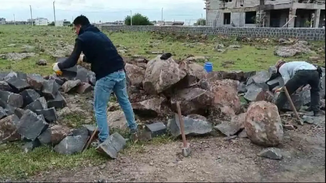 Taş ustaları Diyarbakır'ın tarihini yaşatıyor