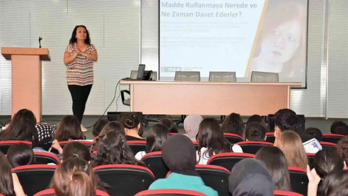 Teknoloji ve madde bağımlılığı seminerinden 9 bin öğrenci faydalandı