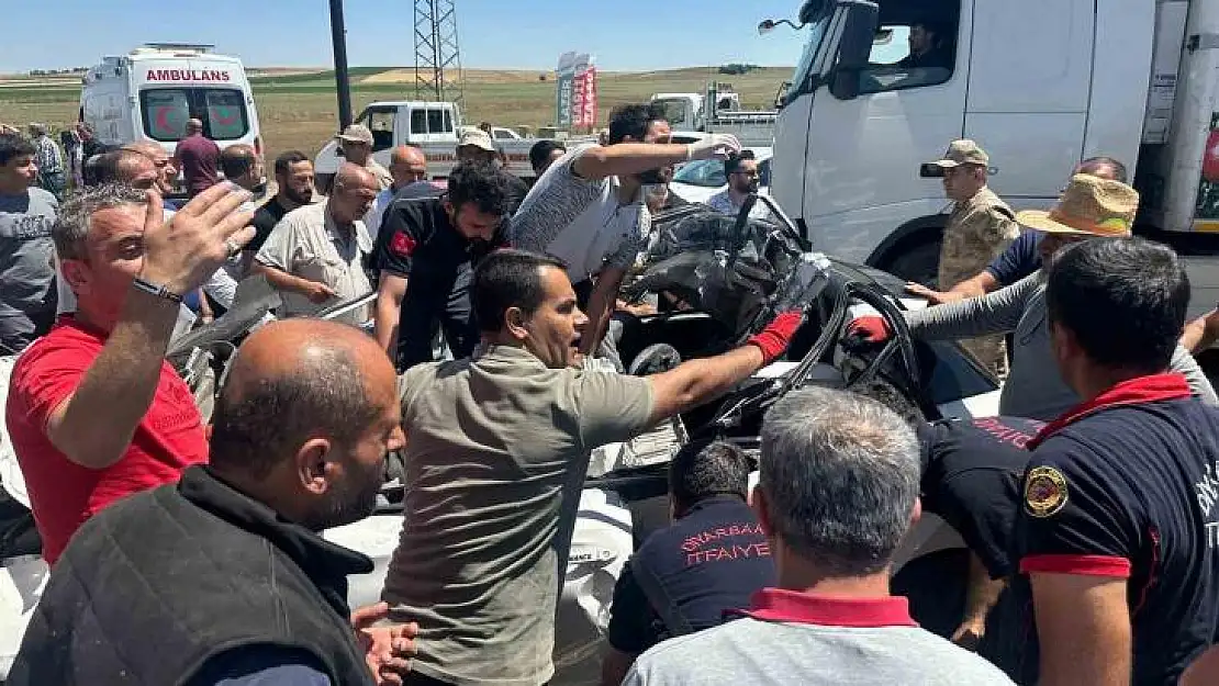 Tırın altına giren otomobilin sürücüsü hayatını kaybetti