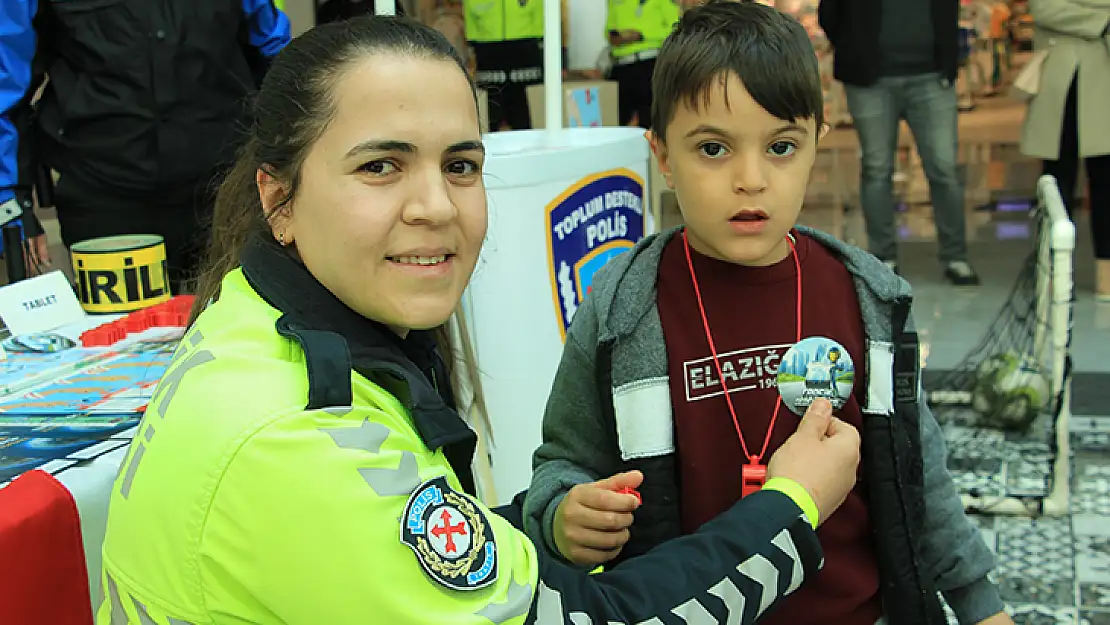 Trafik Haftası'nda vatandaşlar bilgilendirildi