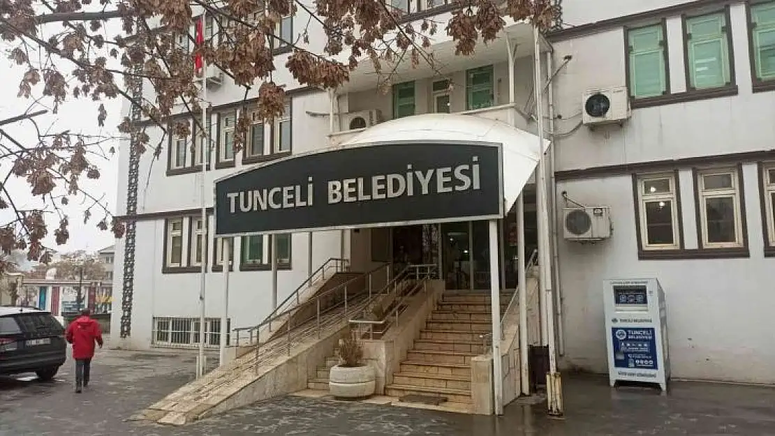 Tunceli Belediyesi hizmet binasının elektriği kesildi