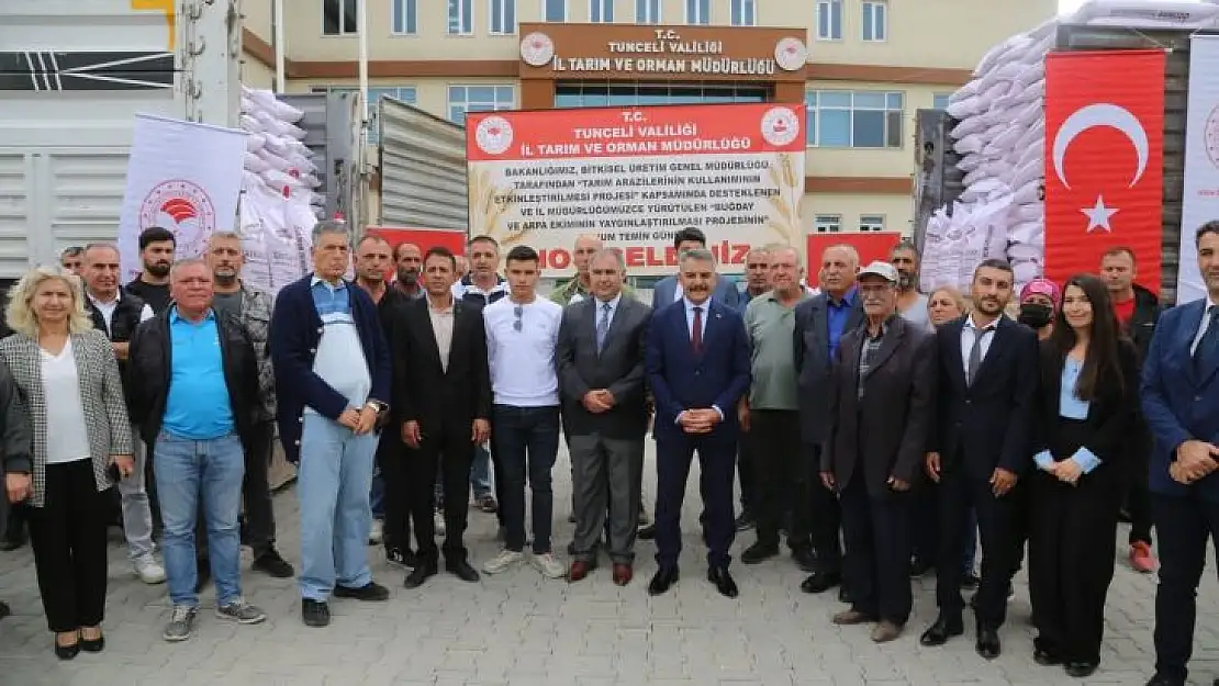 Tunceli'de çiftçilere 521 ton buğday ve arpa dağıtıldı