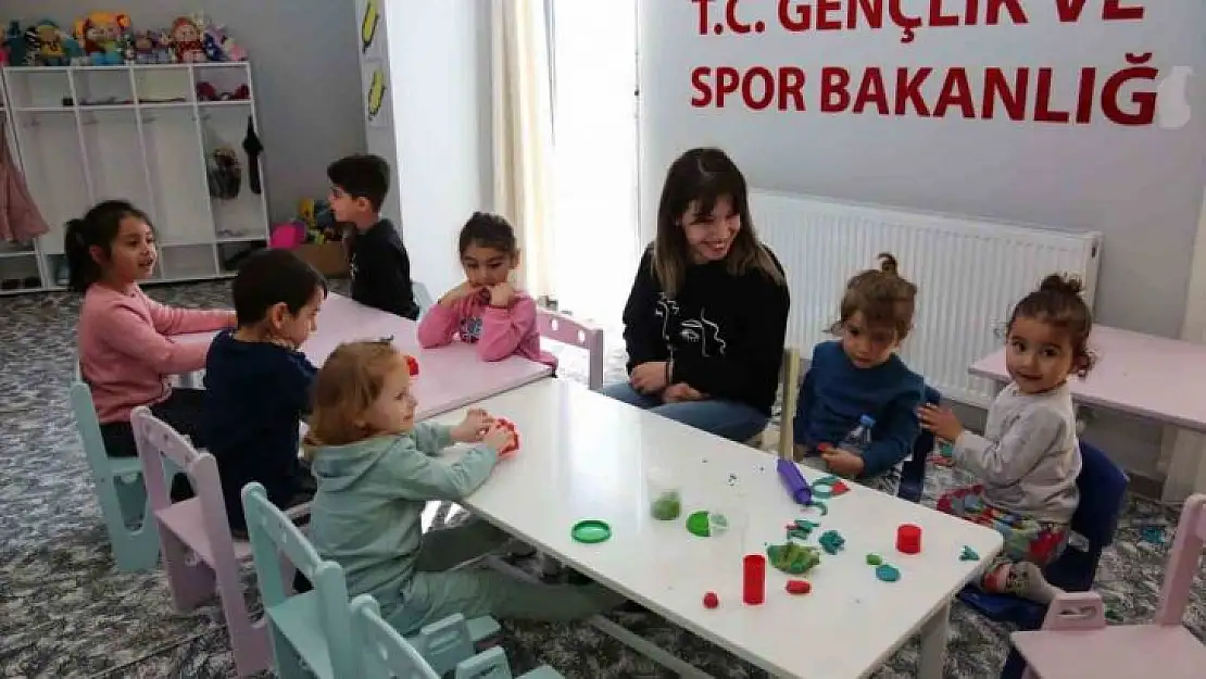 Tunceli'de depremzede öğrenciler için sınıf açıldı