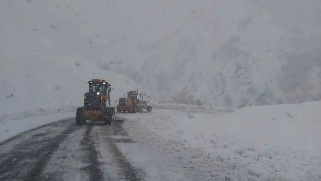 Tunceli'de kapalı bulunan 86 köy yolunu ulaşıma açma çalışmaları sürüyor