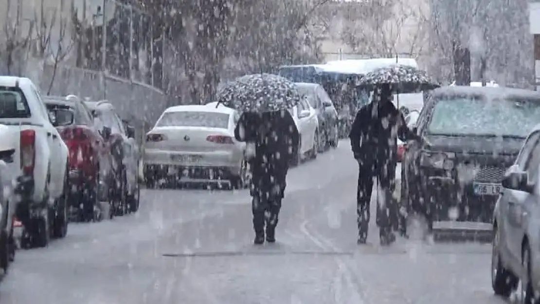 Tunceli'de kar yağışı etkili olmaya başladı