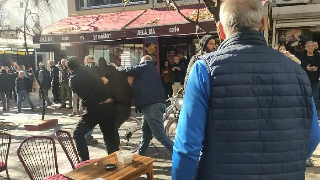 Tunceli'de sınır ötesi operasyonları protesto eden DEM Partililere müdahale: 6 gözaltı