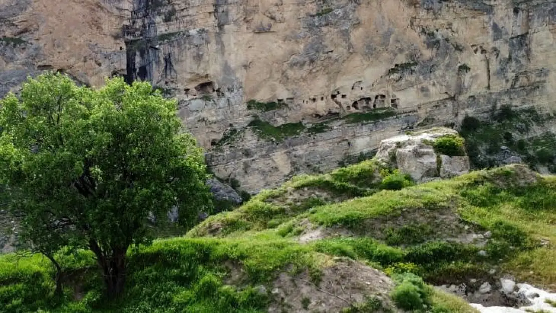 Tunceli'de Urartu mağaralarının bilinmeyenlerini halk hafızası yaşatıyor