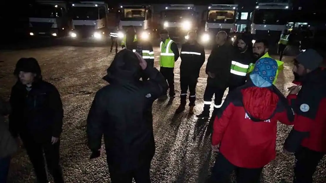 Tunceli'den Erzincan'a çok sayıda ekip ve iş makinesi gönderildi