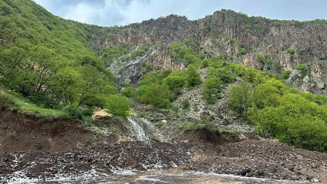 Tunceli'yi dolu ve sağanak vurdu