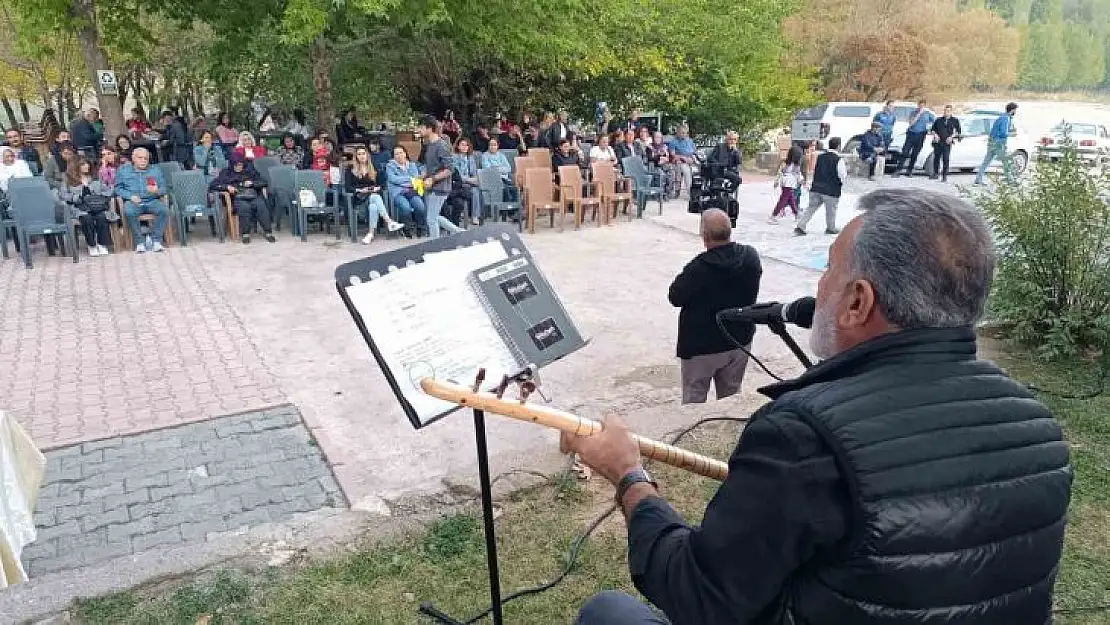 Tuncelili sanatçılar, kanser hastası için destek konseri verdi