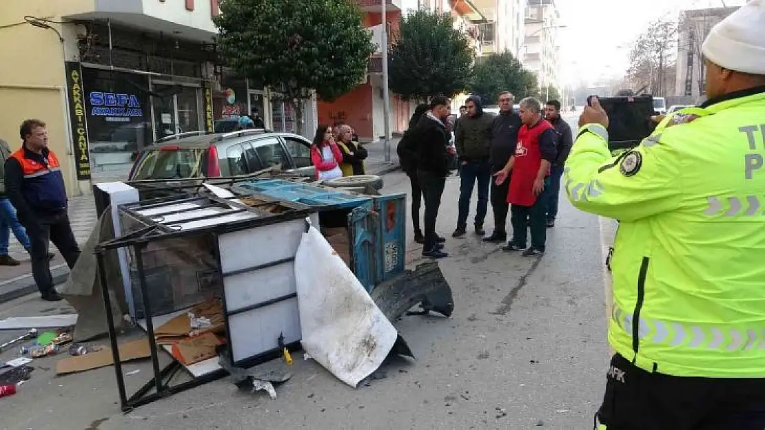 Üç aracın karıştığı kazada tartışan sürücüleri polis sakinleştirdi