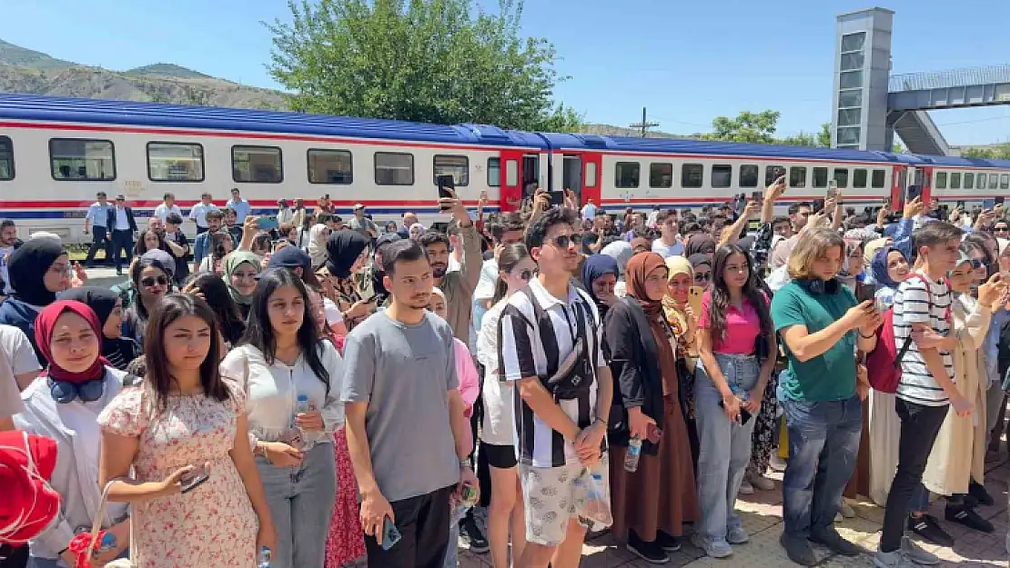 Üniversite öğrencileri için trenle Palu gezisi düzenlendi