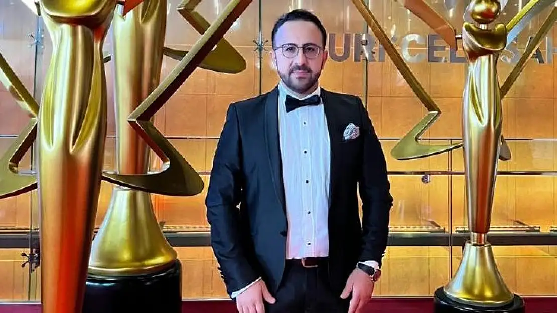 Ünlü tasarımcı Dalmış, Altın Kelebek ödül törenine katıldı