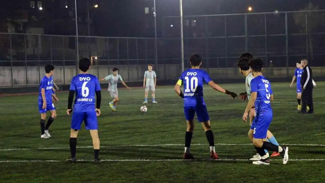 Uyanış Gençlik Futbol Turnuvası başladı