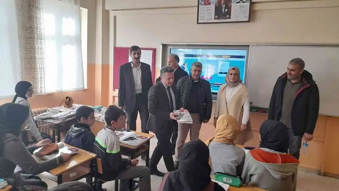 Yazıkonak Belediye başkanı, Bingöl'deki öğrencilere kitap dağıttı