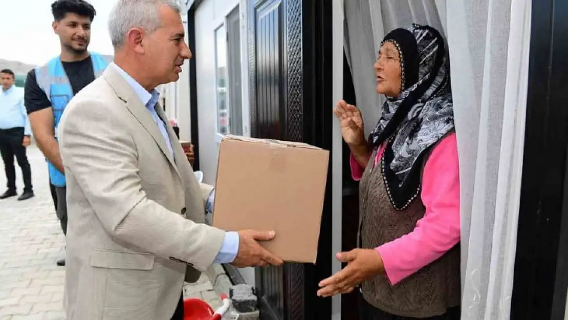 Yeşilyurt'ta depremzedelere yardımlar sürüyor