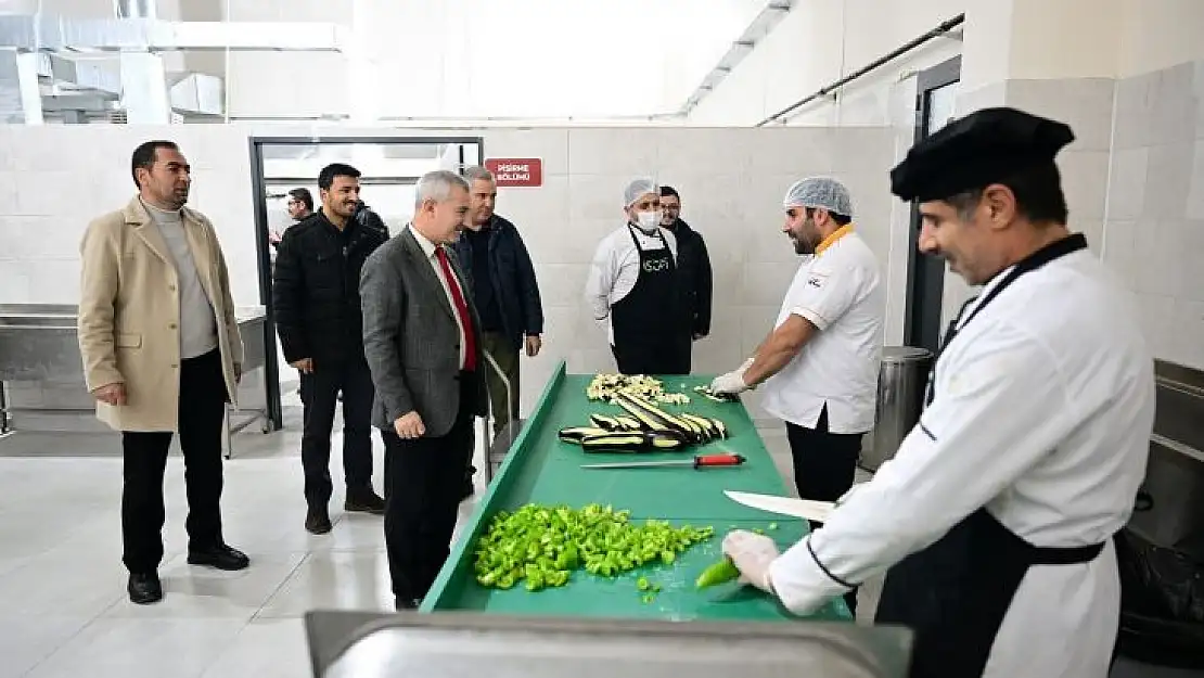 Yeşilyurt'taki yemek fabrikası hizmet vermeye başladı