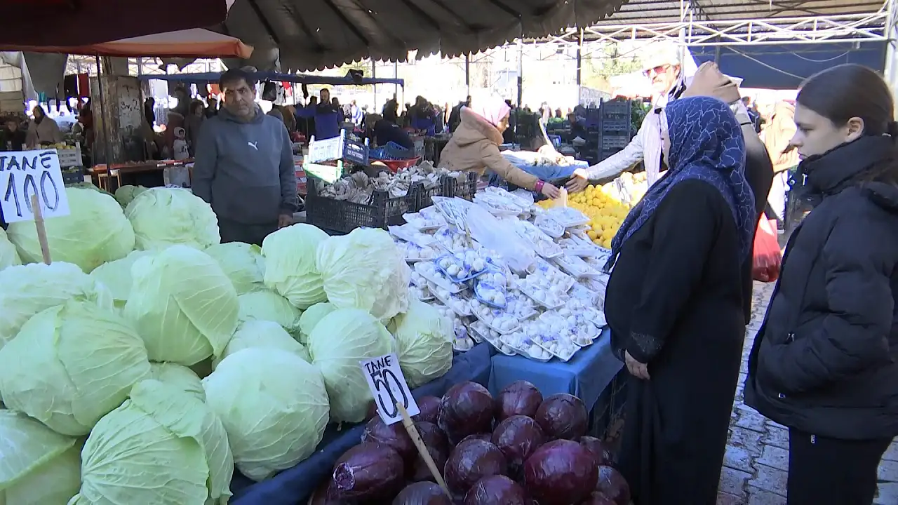 Pazar tezgahlarında mevsim değişimi fiyatlara yansıdı