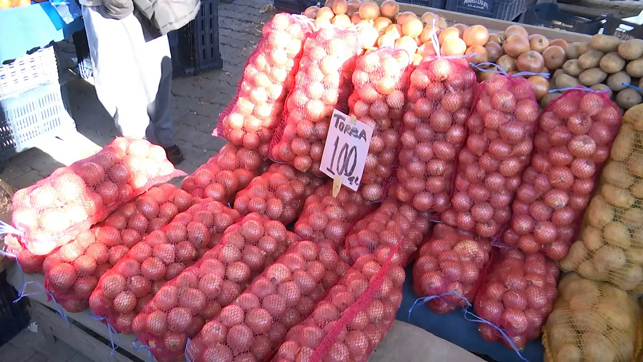 Pazar tezgahlarında mevsim değişimi fiyatlara yansıdı