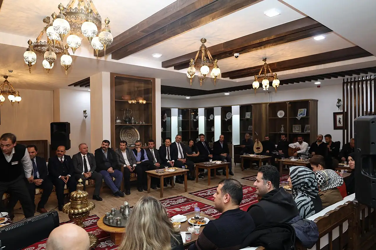 Vali Hatipoğlu eğitimcilerle deneyimlerini paylaştı