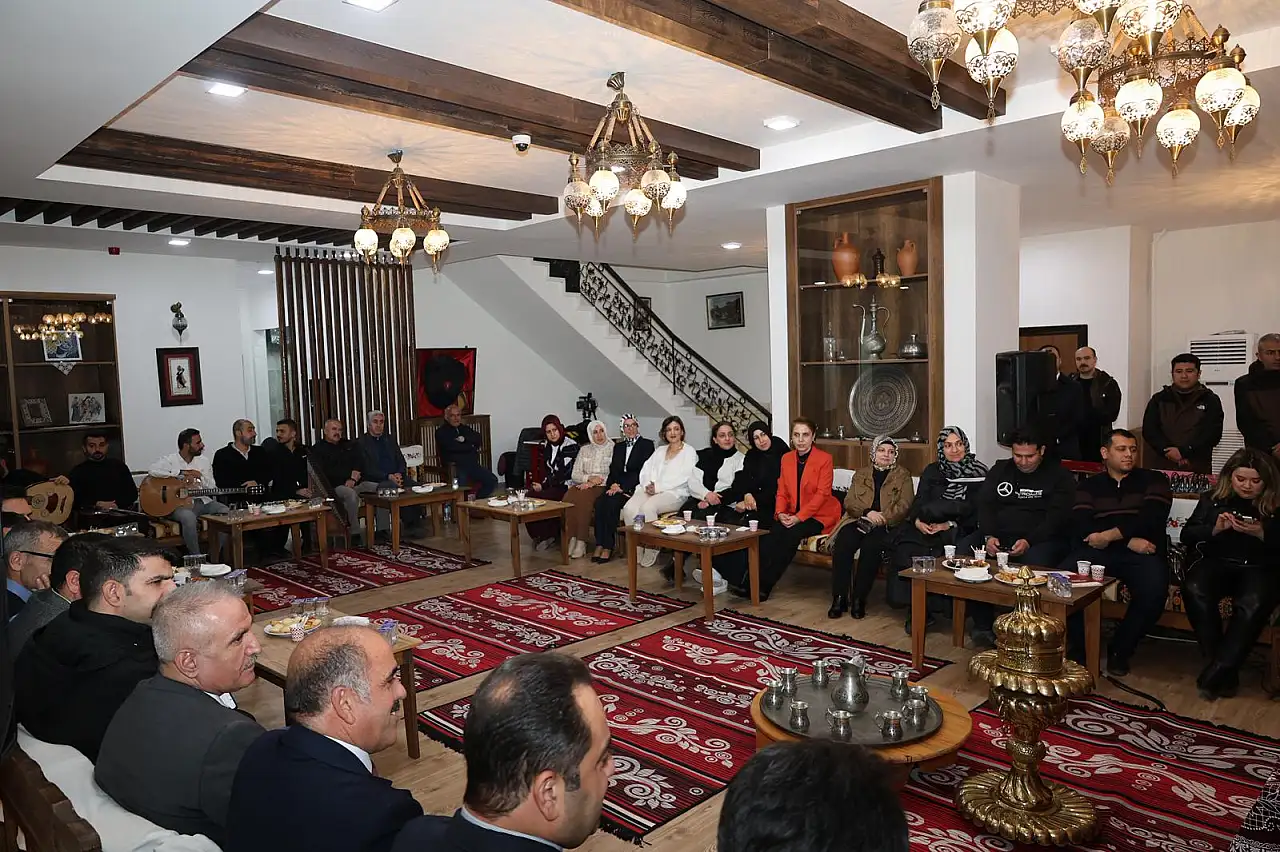 Vali Hatipoğlu eğitimcilerle deneyimlerini paylaştı