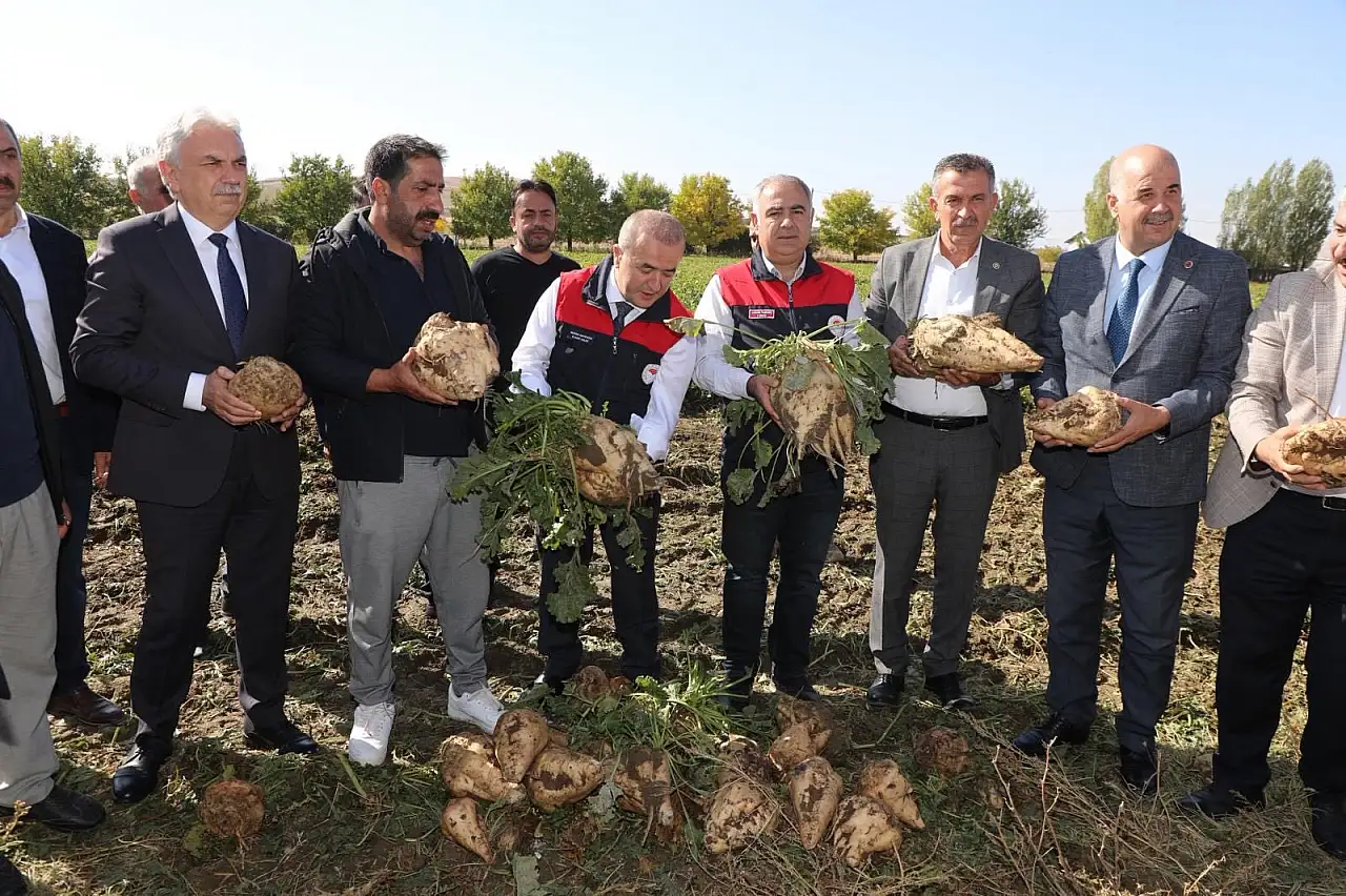 Elazığ'ın tarım bilançosu netleşti: Vali Hatipoğlu dev yatırım verilerini paylaştı