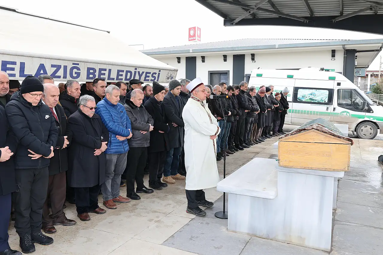 Prof. Dr. Sinan Çalık'ın acı günü: Annesi Sultan Çalık son yolculuğuna uğurlandı