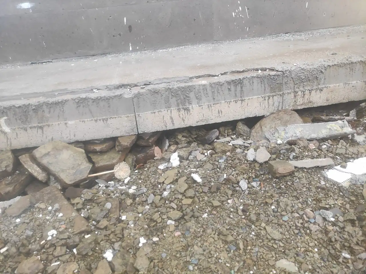 Arıcak'ta mağduriyetler bitmiyor: Deprem konutlarındaki arızalar aylardır yapılmıyor!