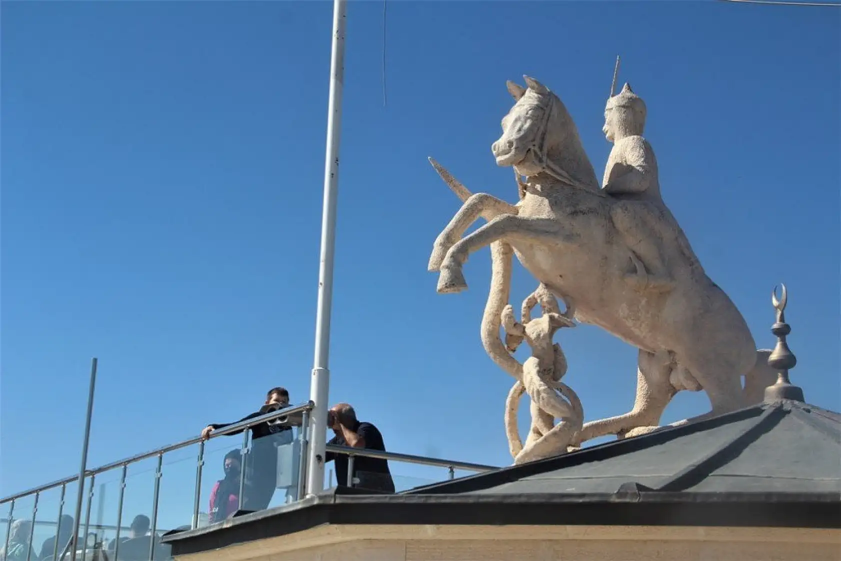 Tarihi Harput Kalesi turistlerin gözde mekanı haline geldi