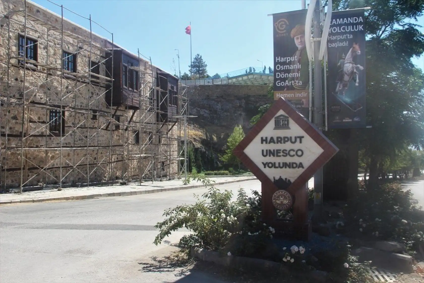 Tarihi Harput Kalesi turistlerin gözde mekanı haline geldi