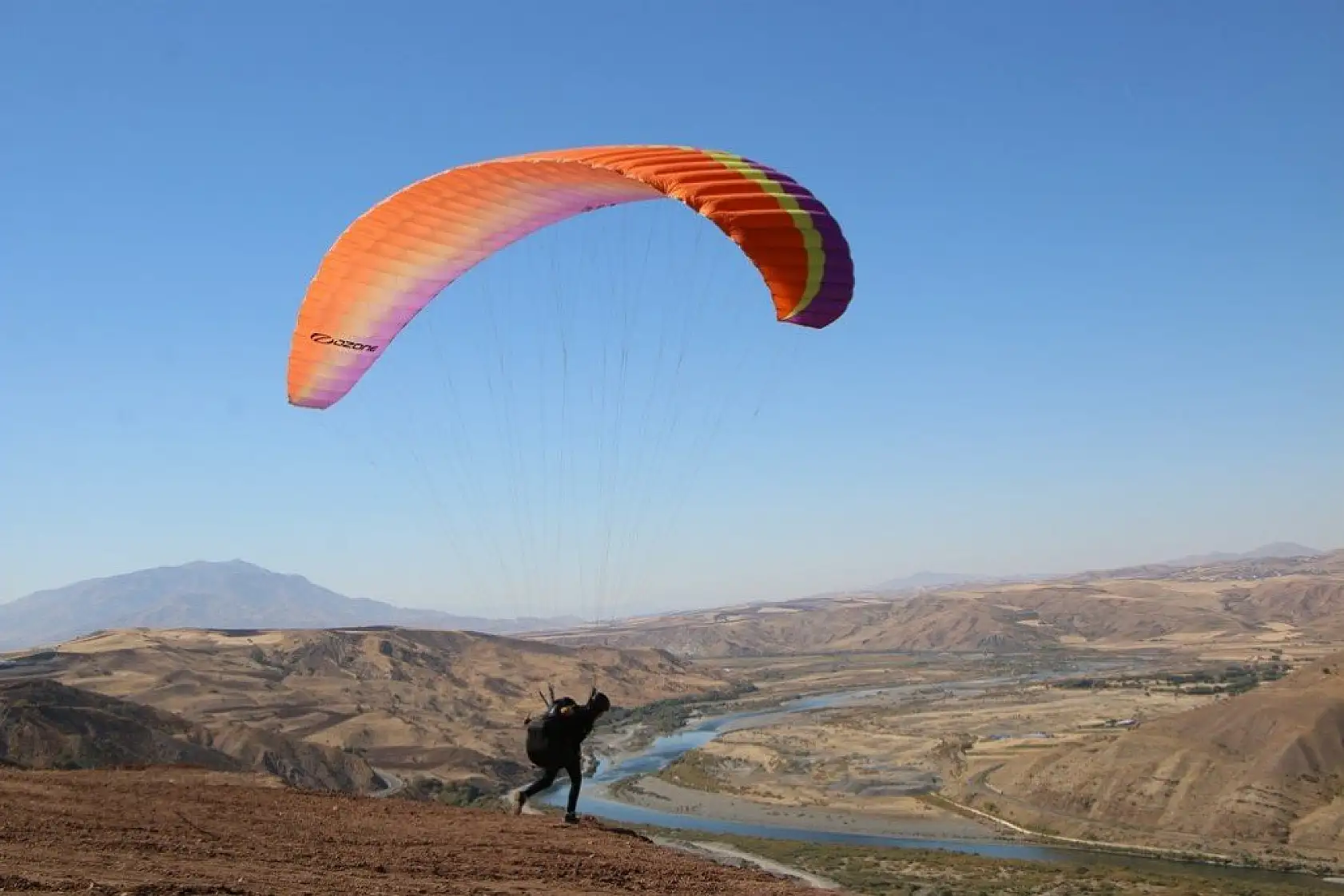 Palu semaları, yamaç paraşütçülerine ev sahipliği yaptı