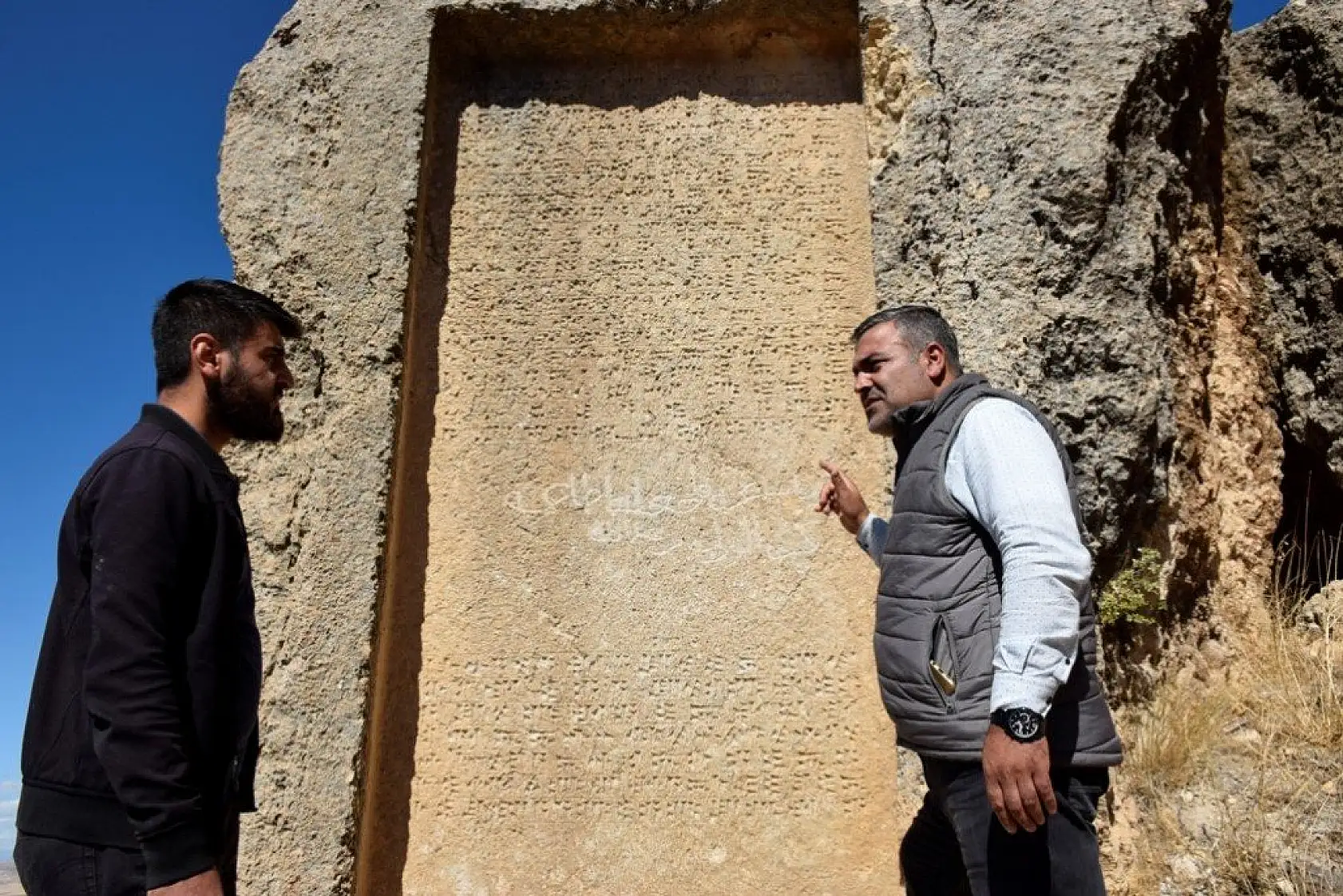 Üç bin yıllık taş kitabe ilk günkü ihtişamını koruyor