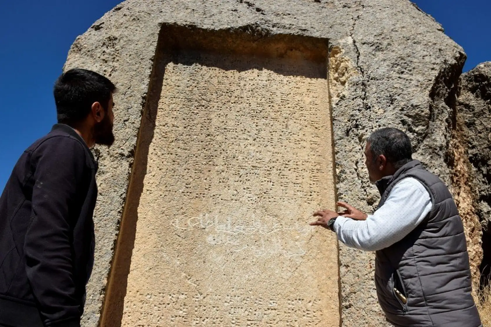 Üç bin yıllık taş kitabe ilk günkü ihtişamını koruyor