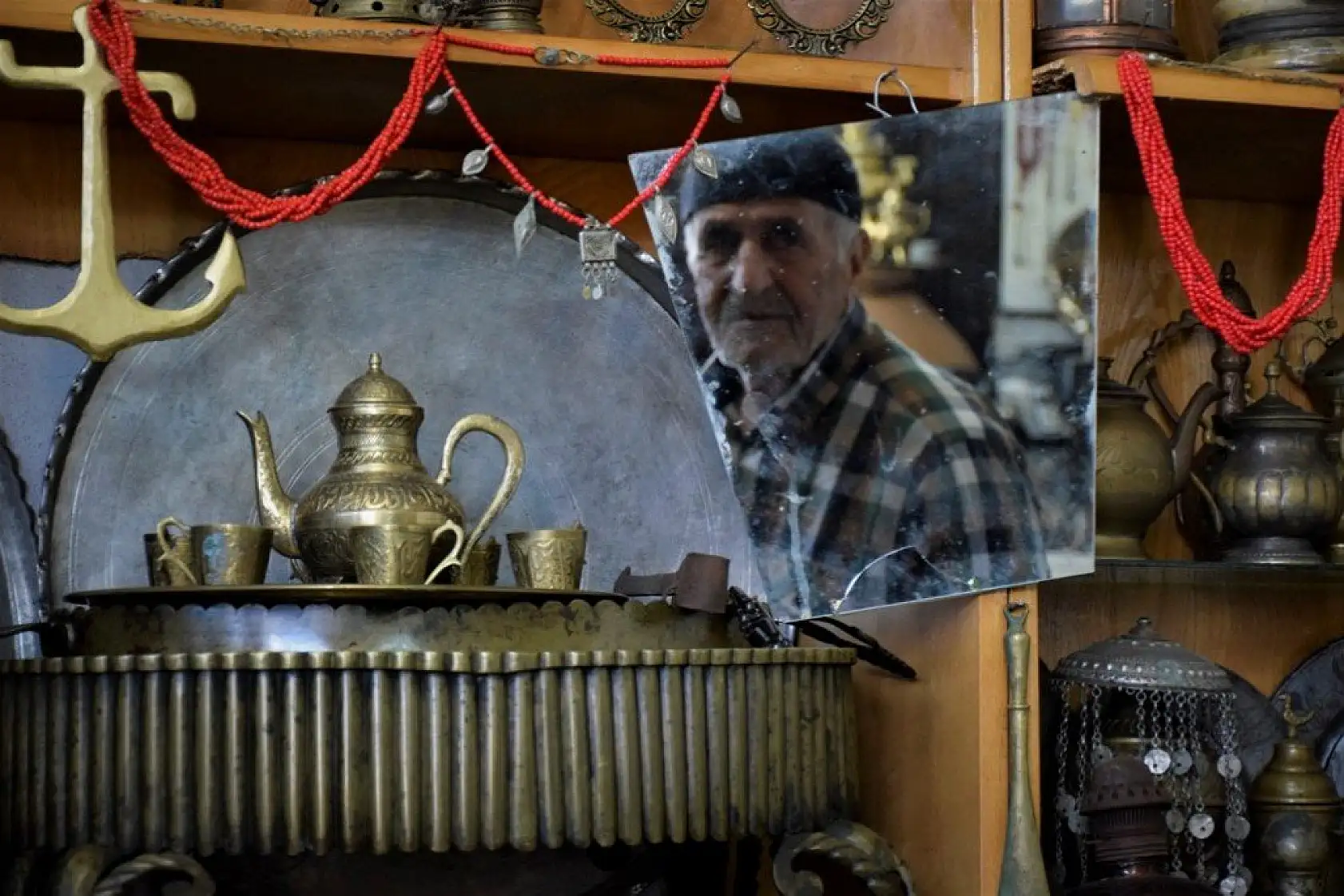 Topladığı antika eşyalarıyla müze yaptı