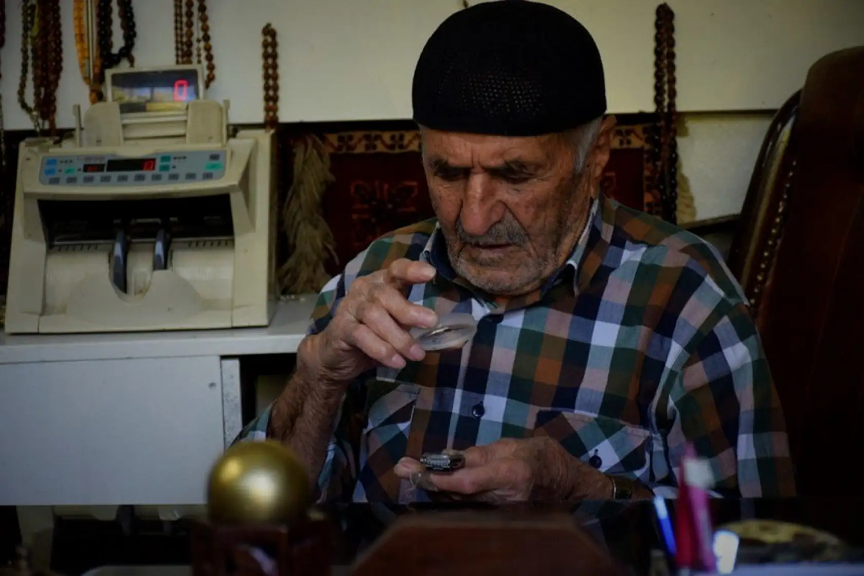 Topladığı antika eşyalarıyla müze yaptı