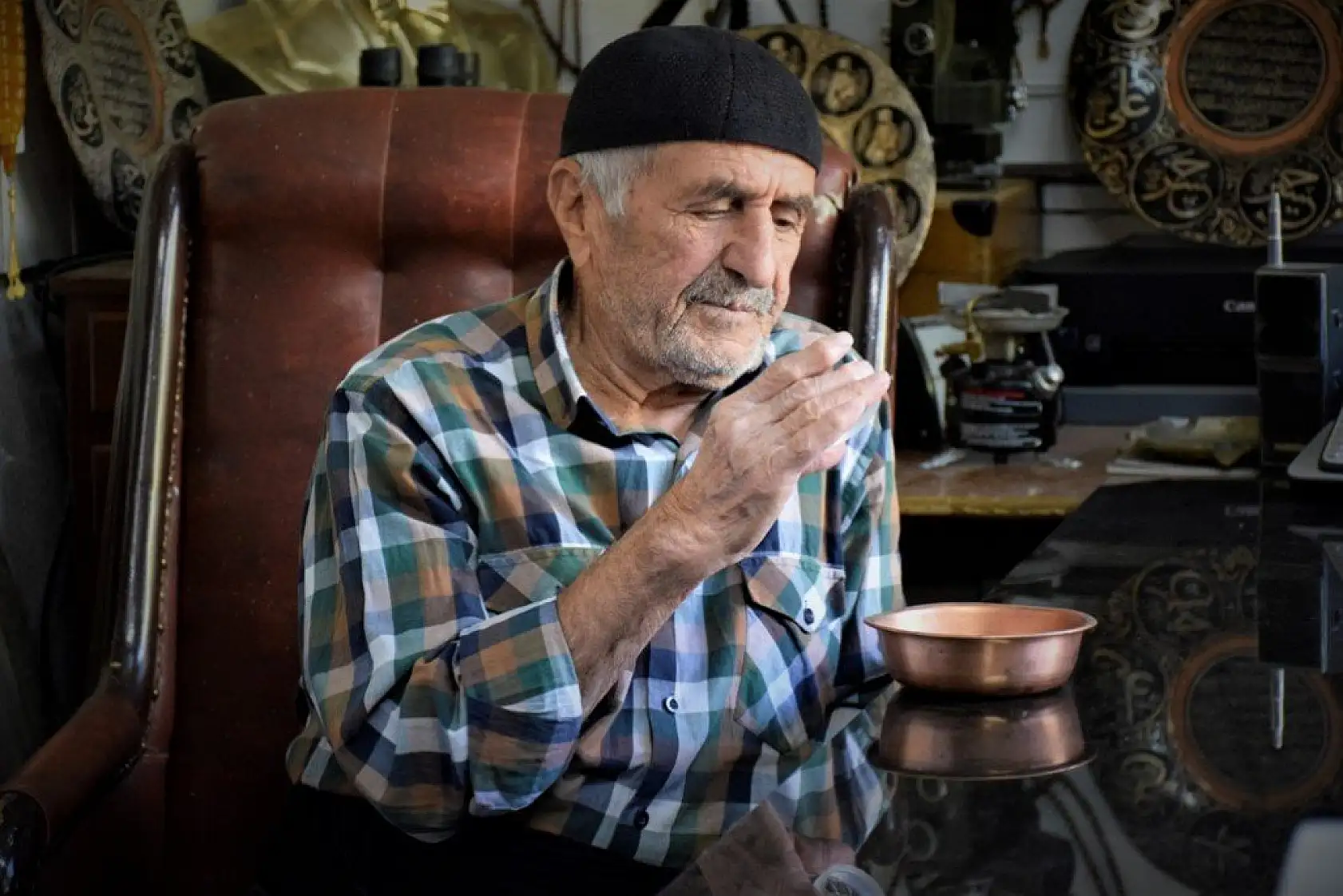 Topladığı antika eşyalarıyla müze yaptı