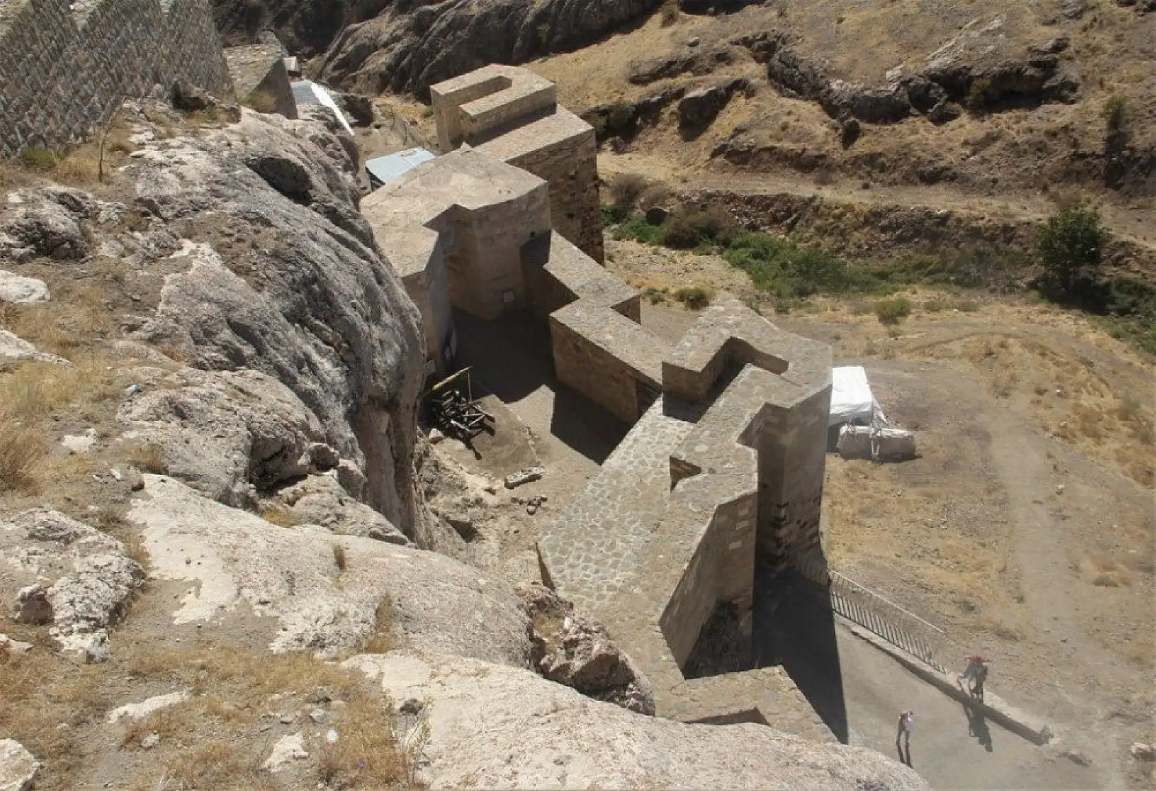 Tarihi Harput Kalesi turistlerin gözde mekanı haline geldi
