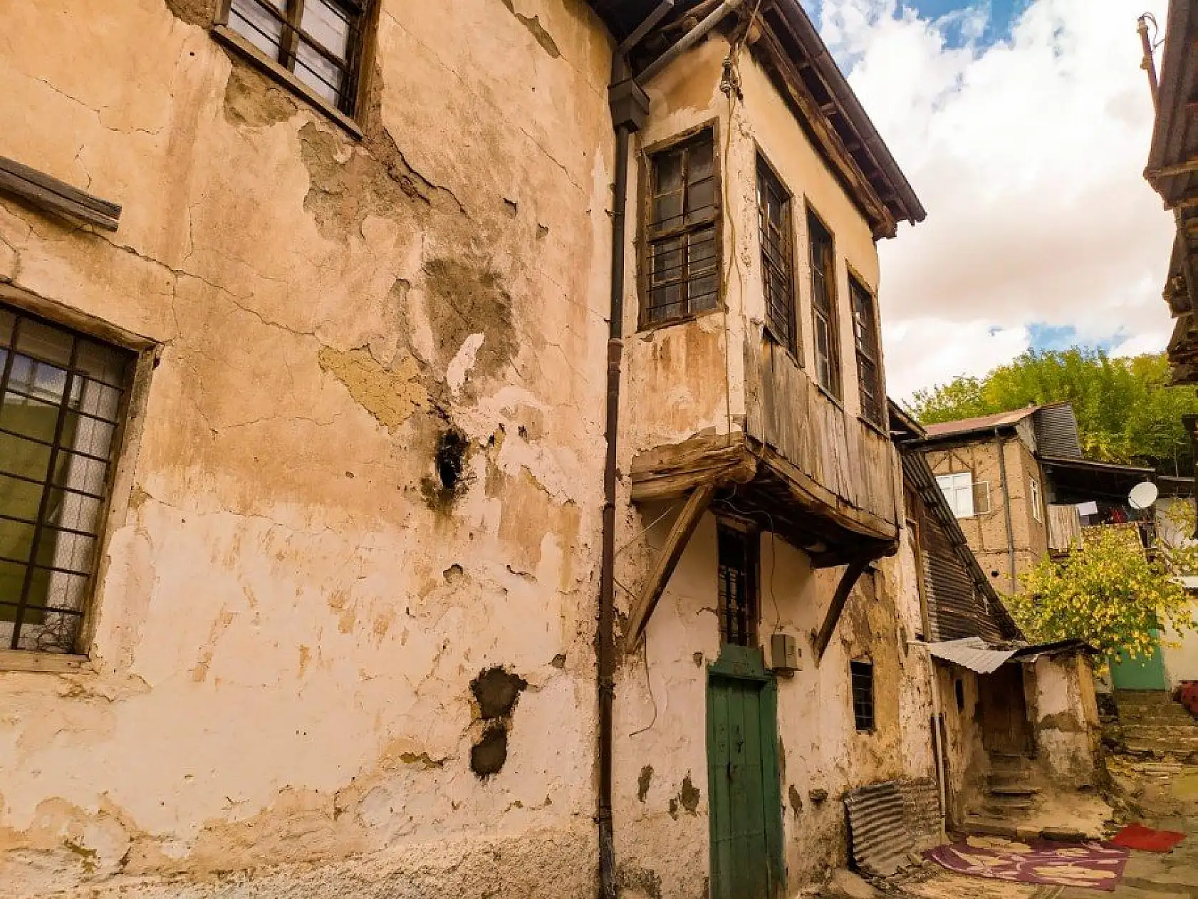 Elazığ'ın tarihi konakları sonbaharla güzelleşti