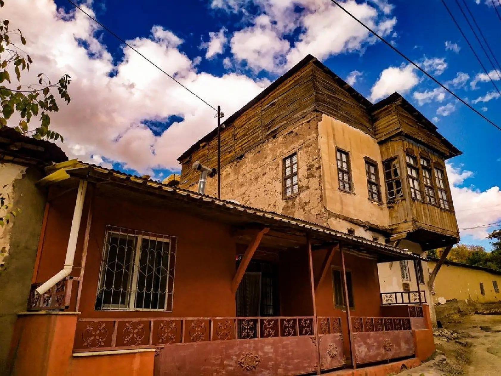 Elazığ'ın tarihi konakları sonbaharla güzelleşti